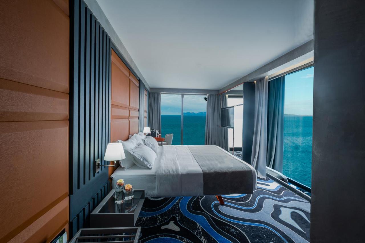 Maritim Marina Bay Resort Spa & Casino Adult Friendly Vlorë Extérieur photo A bedroom in a Sky Suite