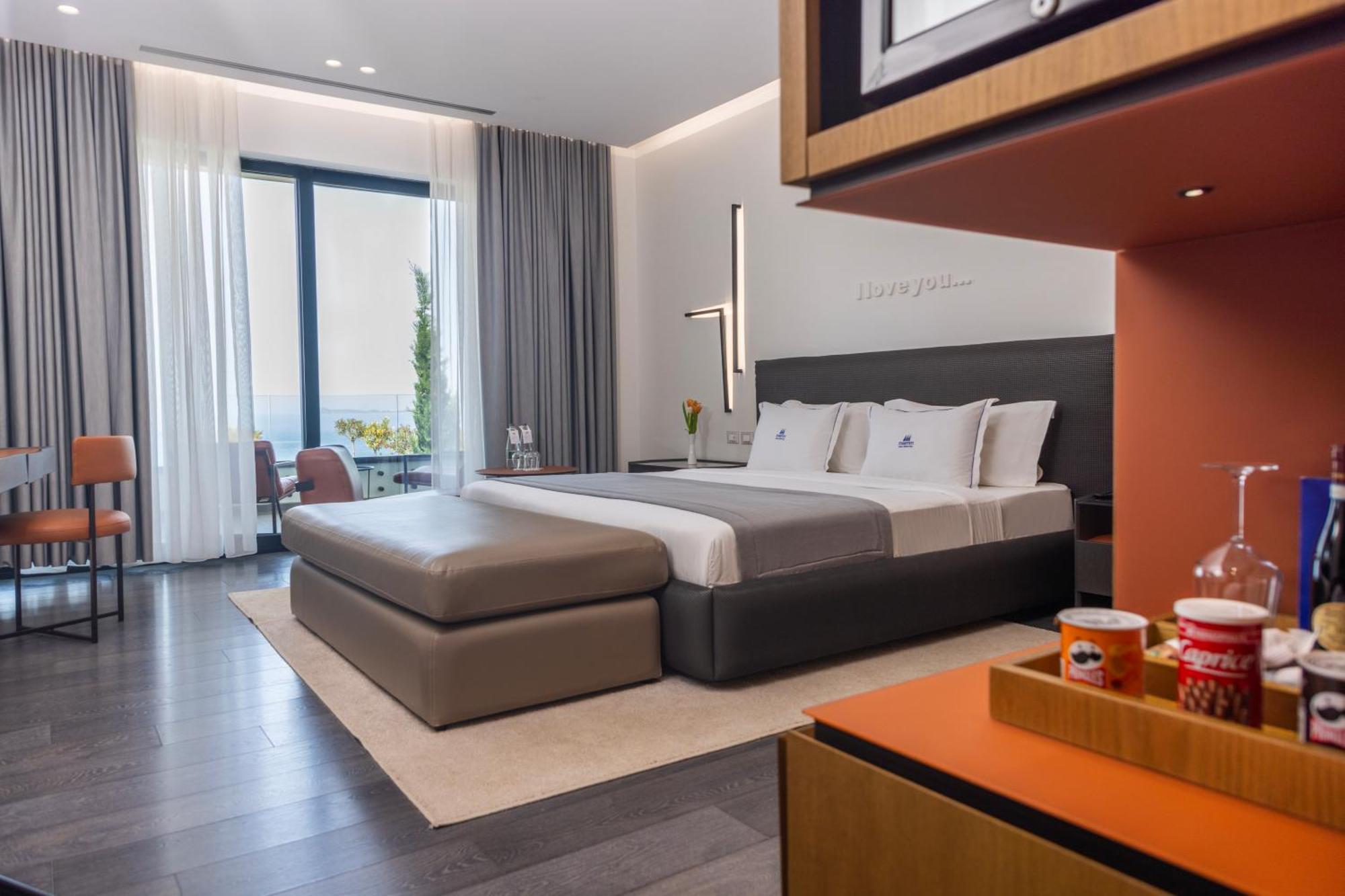 Maritim Marina Bay Resort Spa & Casino Adult Friendly Vlorë Extérieur photo Deluxe Room