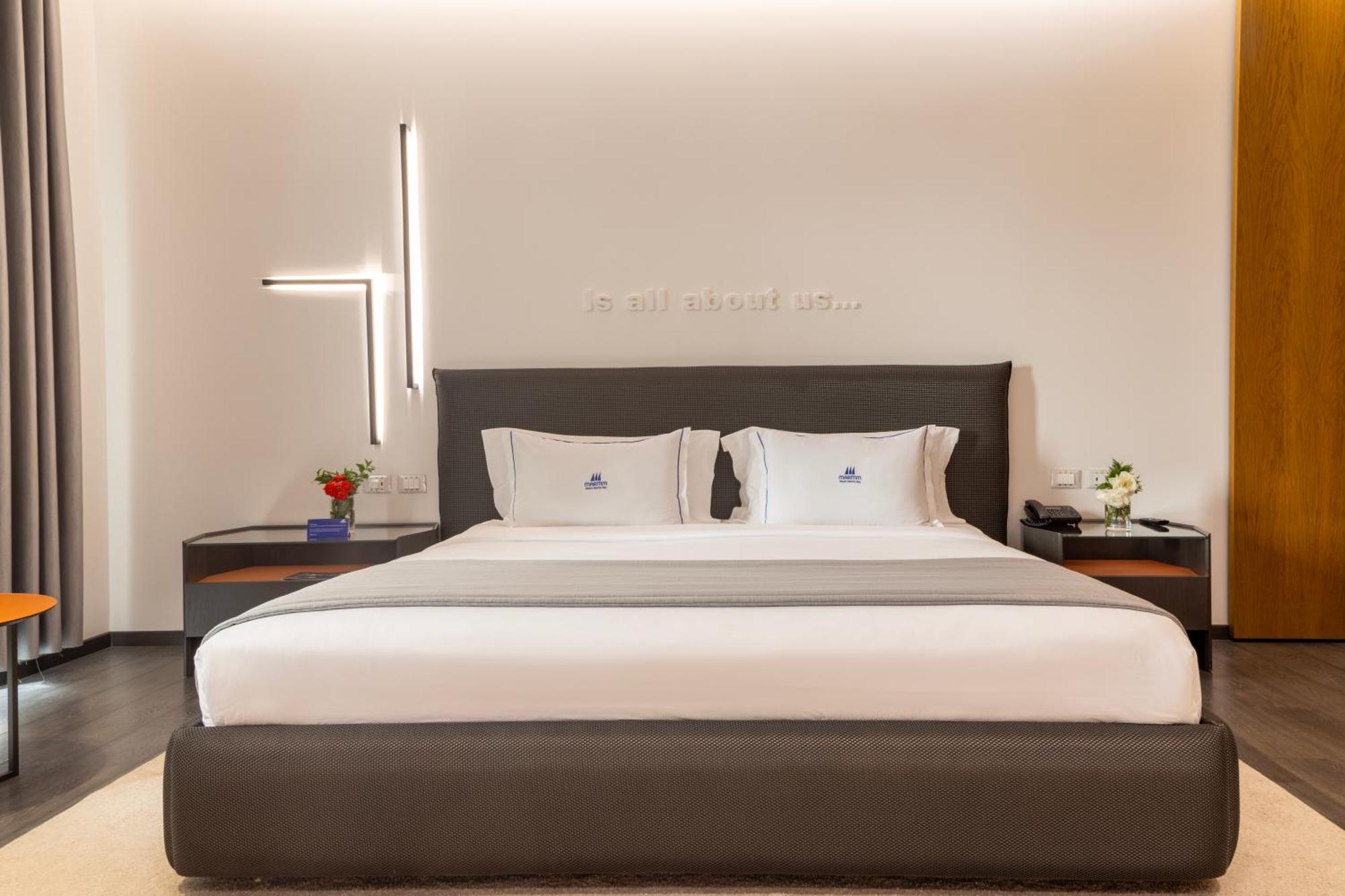 Maritim Marina Bay Resort Spa & Casino Adult Friendly Vlorë Extérieur photo A bedroom at the hotel