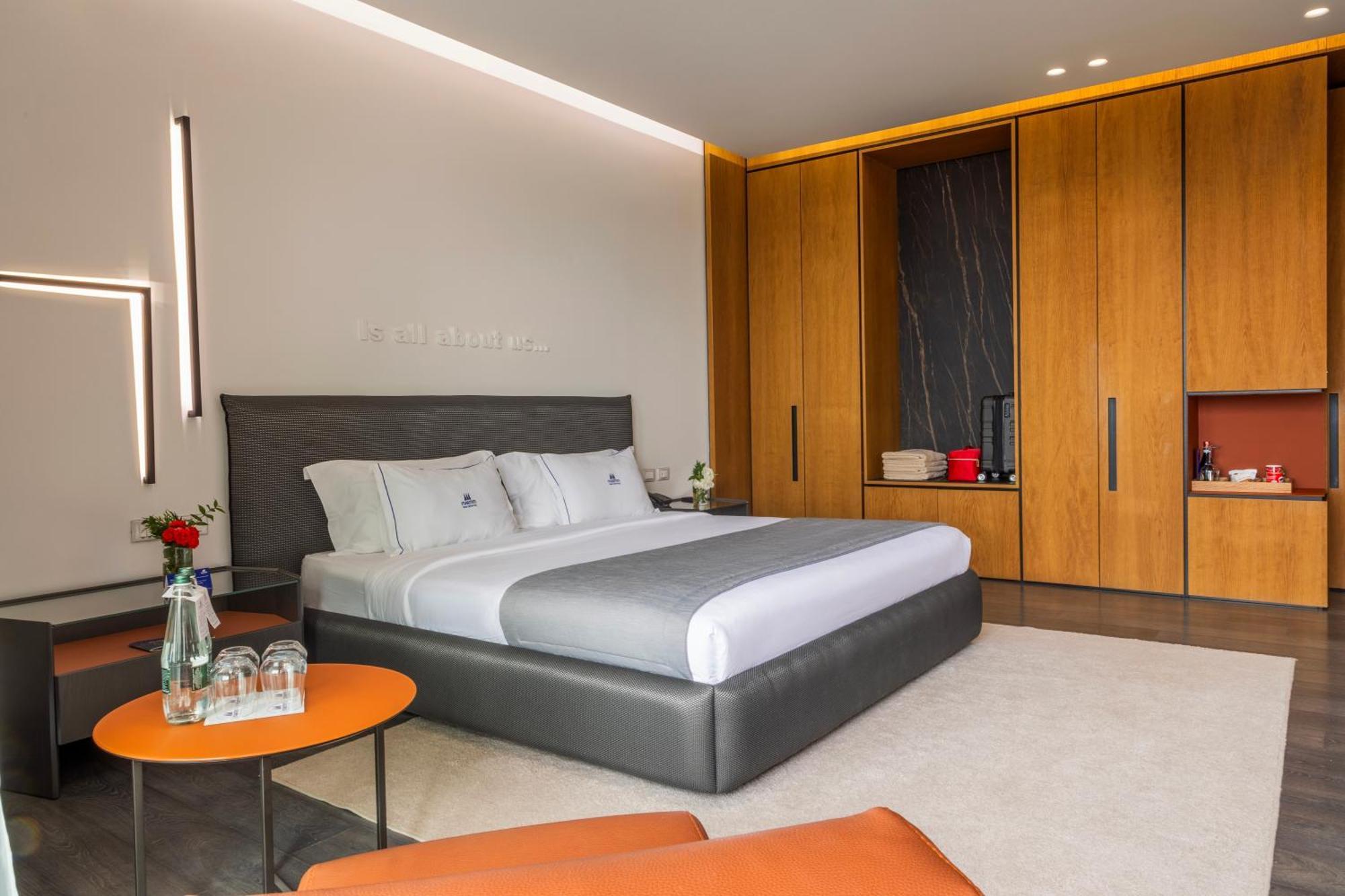 Maritim Marina Bay Resort Spa & Casino Adult Friendly Vlorë Extérieur photo A bedroom at the hotel