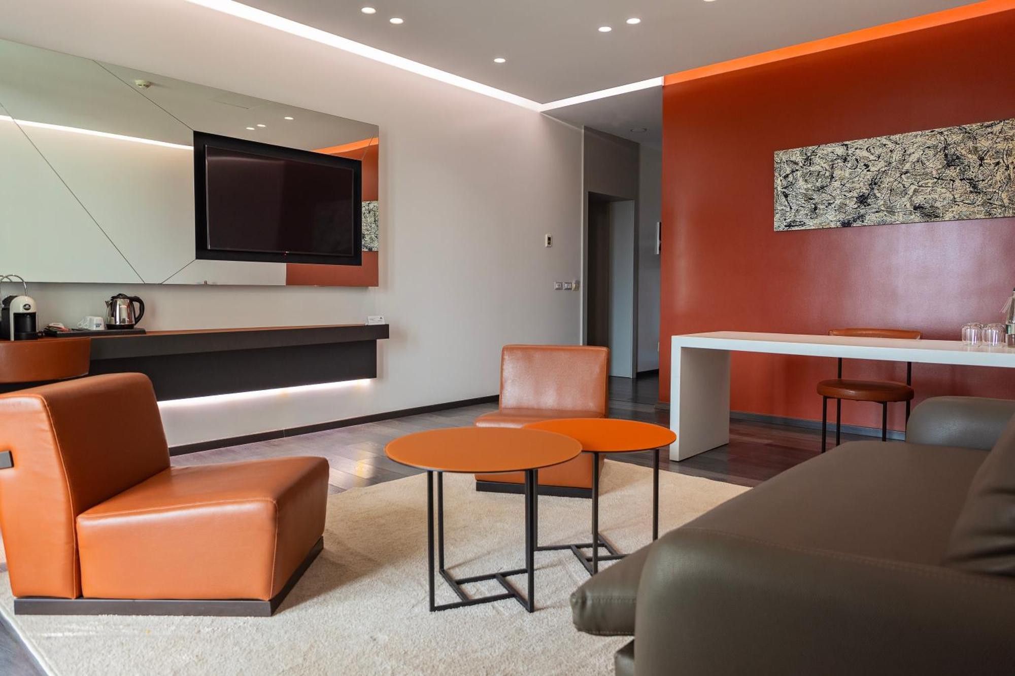 Maritim Marina Bay Resort Spa & Casino Adult Friendly Vlorë Extérieur photo A suite at the airport