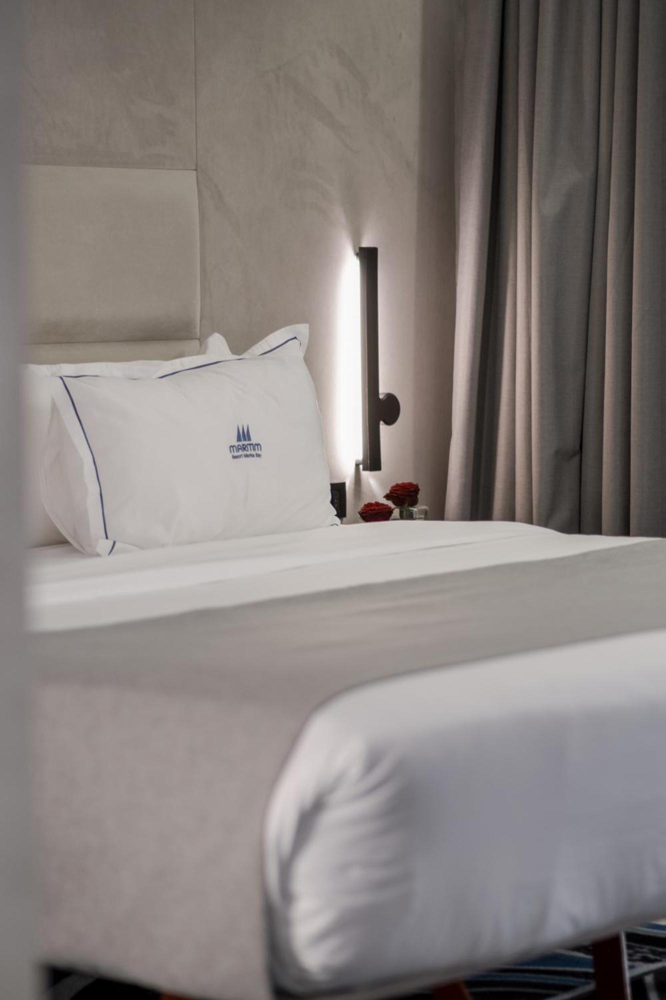 Maritim Marina Bay Resort Spa & Casino Adult Friendly Vlorë Extérieur photo A bed at the Mandarin Oriental, Munich