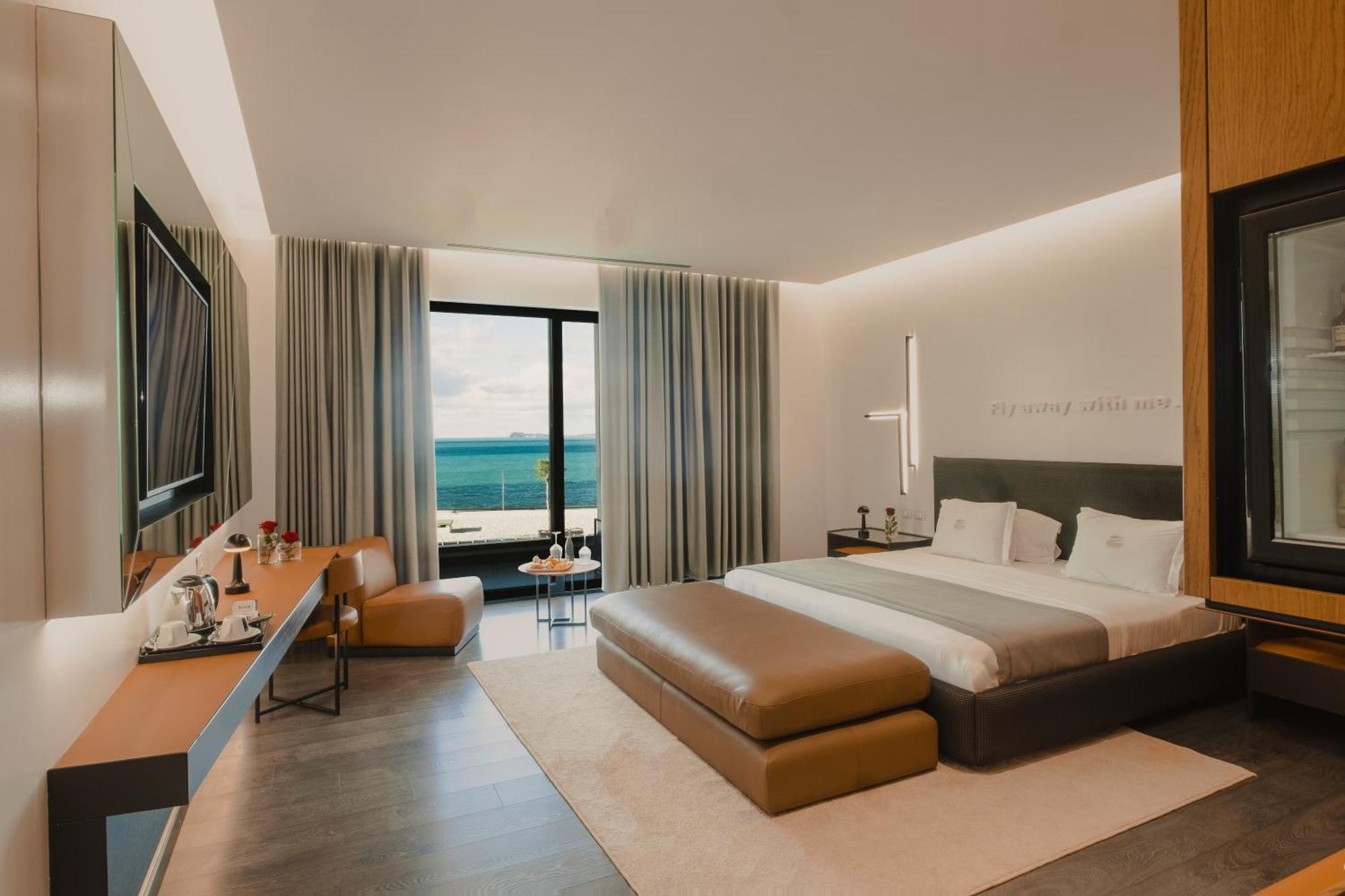 Maritim Marina Bay Resort Spa & Casino Adult Friendly Vlorë Extérieur photo Deluxe Room