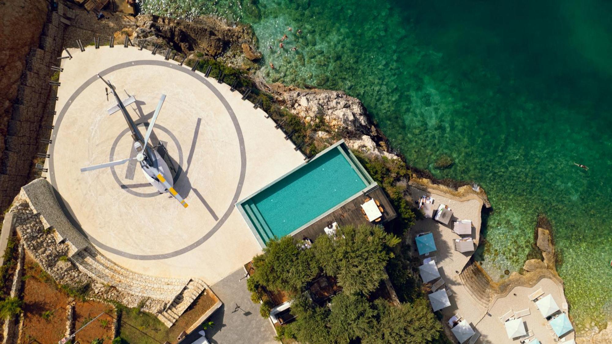 Maritim Marina Bay Resort Spa & Casino Adult Friendly Vlorë Extérieur photo Helicopter landing pad at the hotel