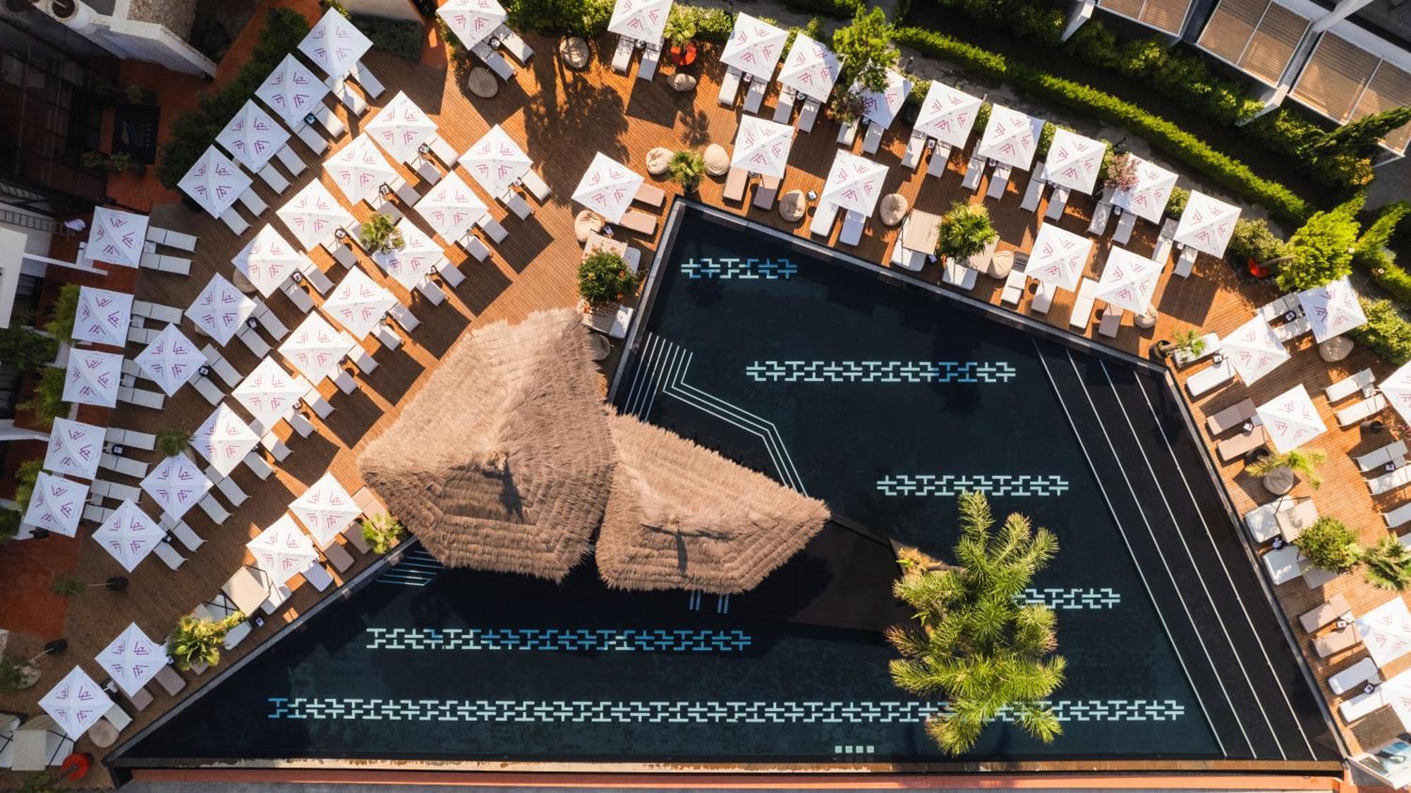 Maritim Marina Bay Resort Spa & Casino Adult Friendly Vlorë Extérieur photo The rooftop pool at the Hotel