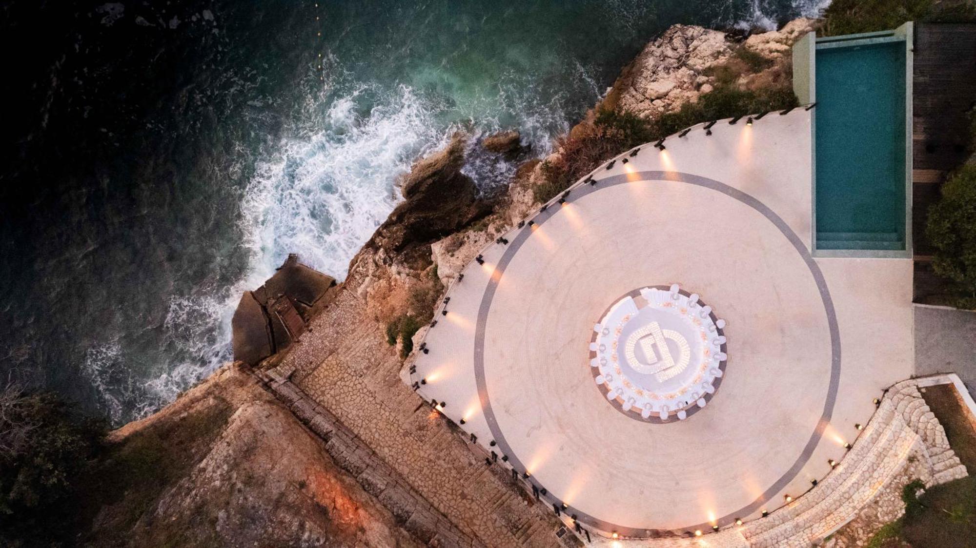 Maritim Marina Bay Resort Spa & Casino Adult Friendly Vlorë Extérieur photo Aerial view of the temple