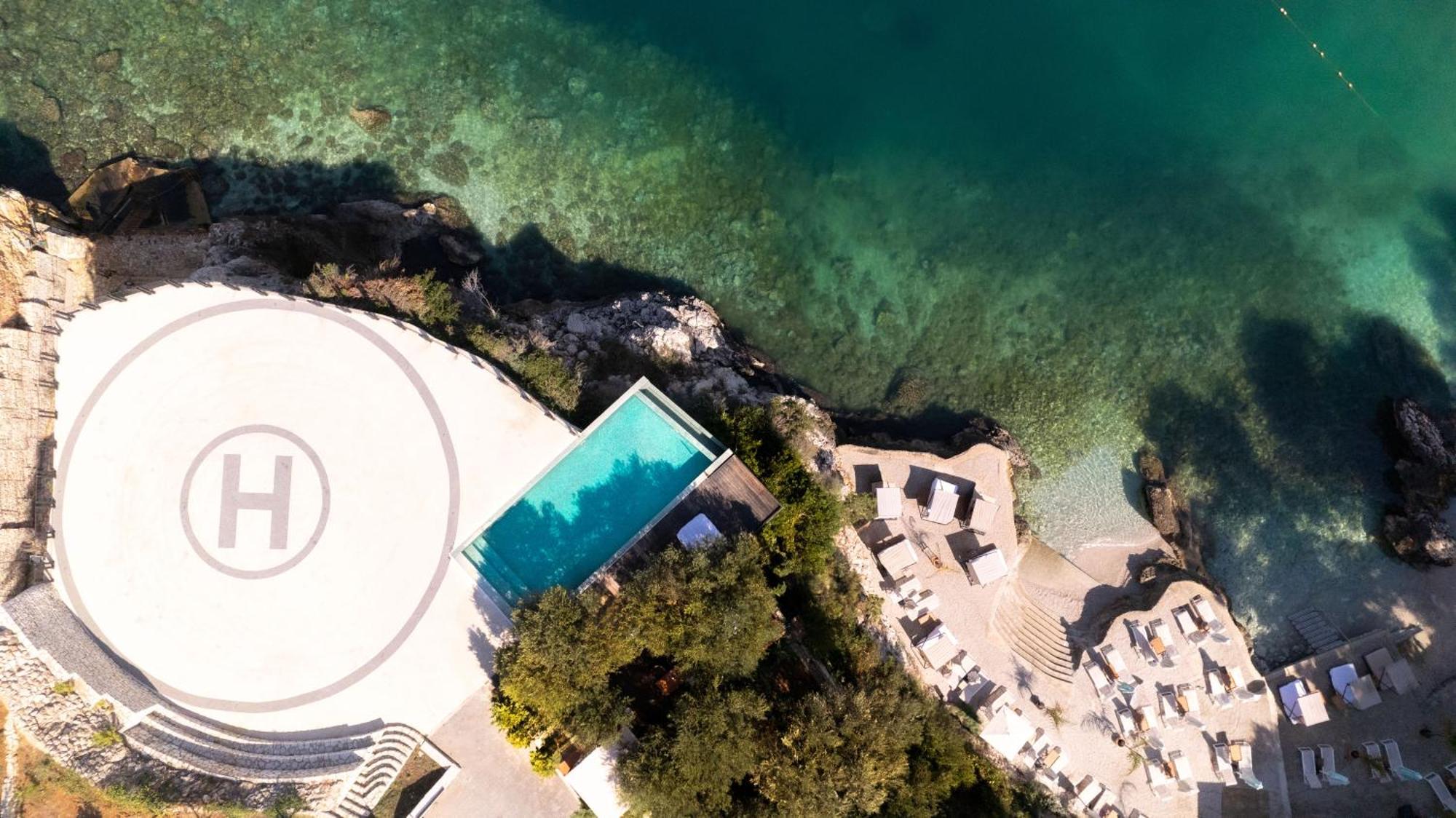 Maritim Marina Bay Resort Spa & Casino Adult Friendly Vlorë Extérieur photo Aerial view of the pool